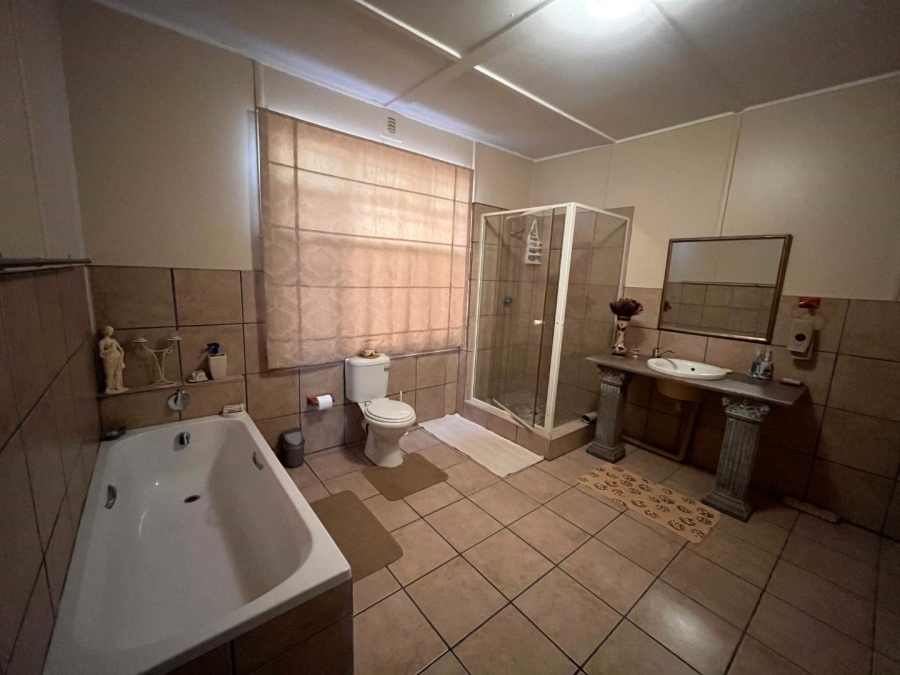4 Bedroom Property for Sale in Kakamas Northern Cape